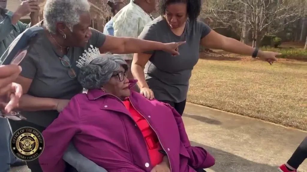 Community surprises 102-year-old Henry County woman with birthday parade