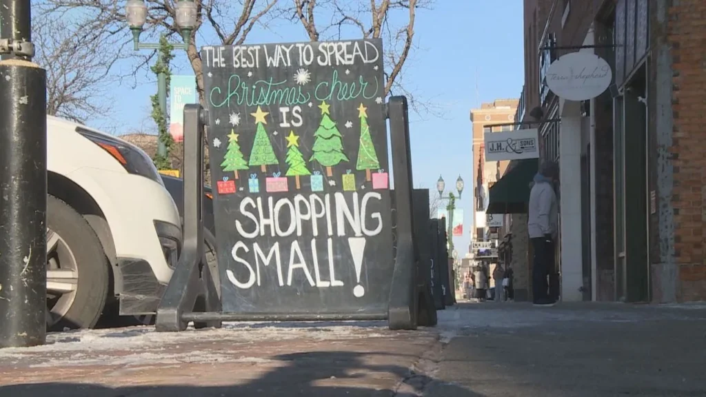 Downtown businesses hoping for bump during final weekend before Christmas